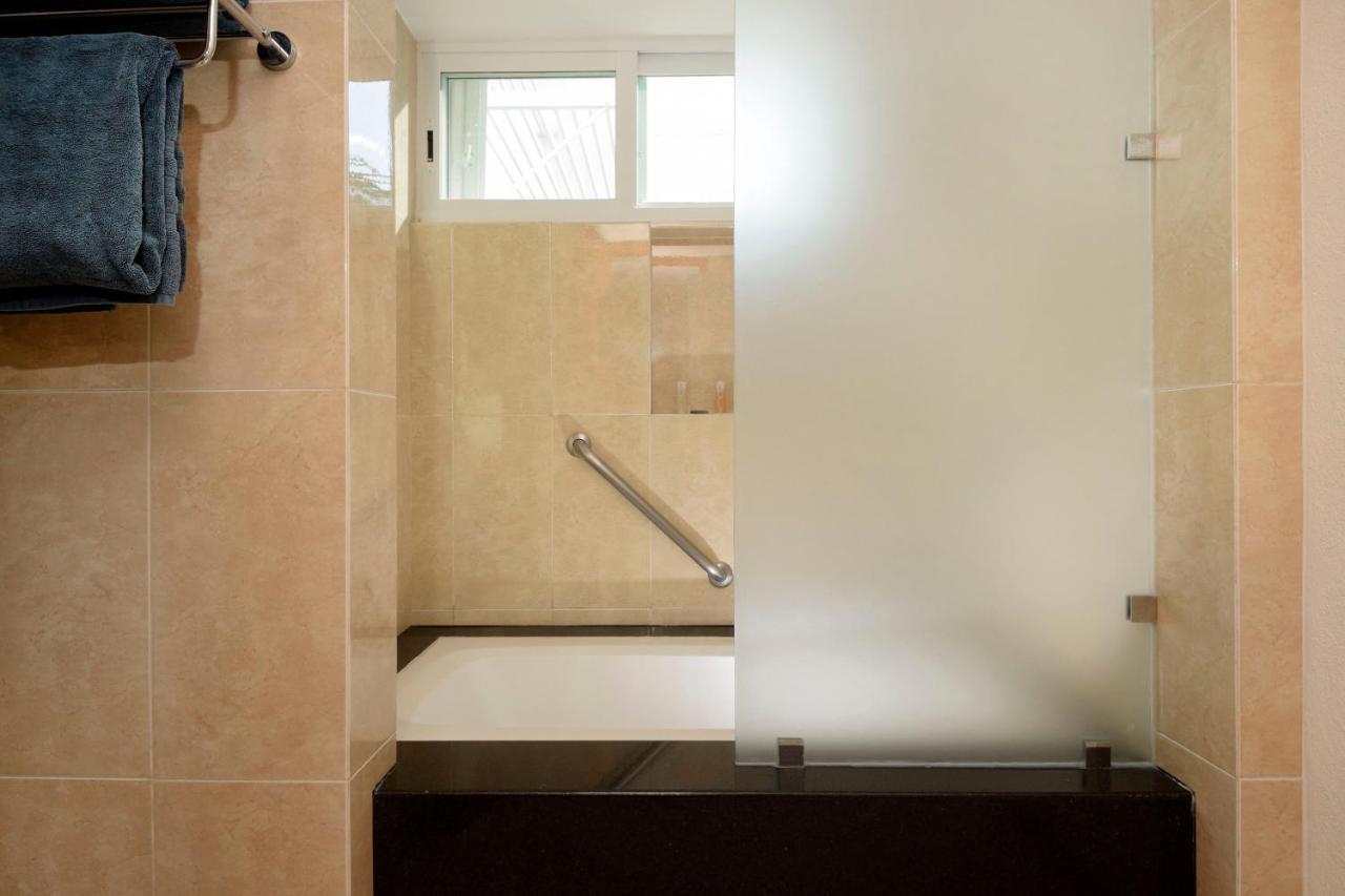 Spacious With Stellar Ocean Views 3br Nah Ha 201 Apartment